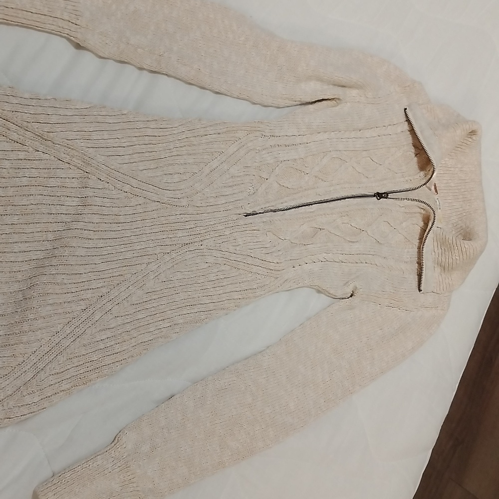 Sweater dress. 1/2 zip